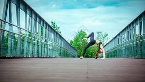 青岛男篮出征CBA新赛季 杨瀚森领衔“瞄准”季后赛